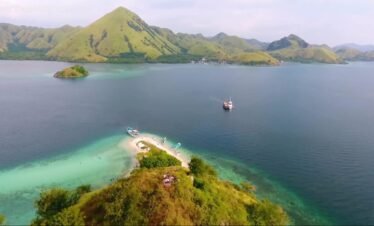 labuan bajo sunset trip