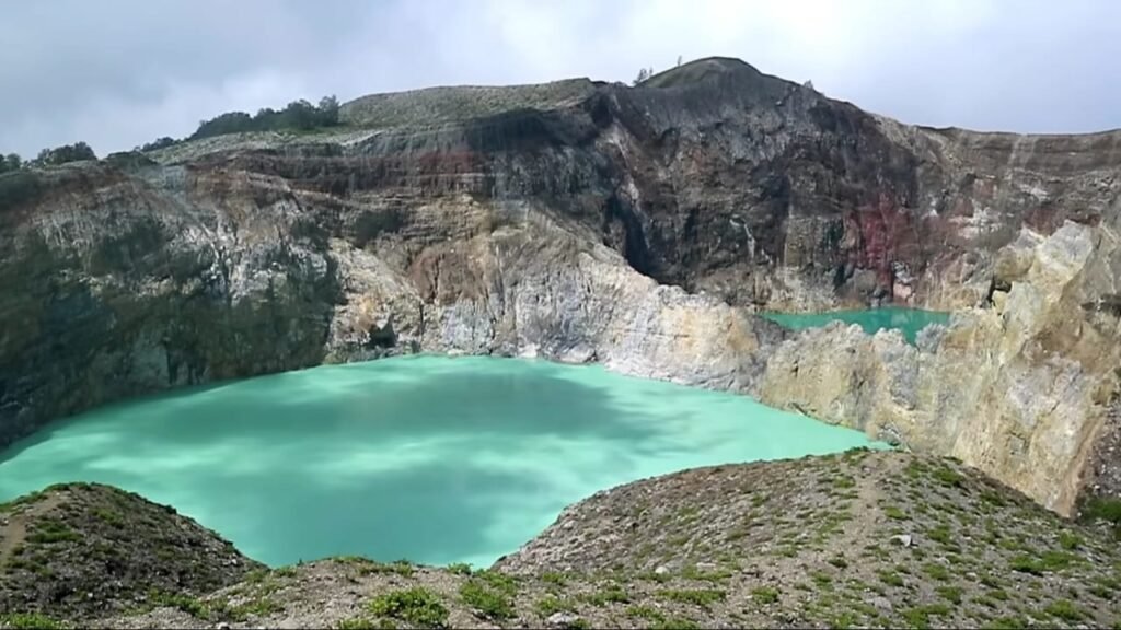 kelimutu lake tour