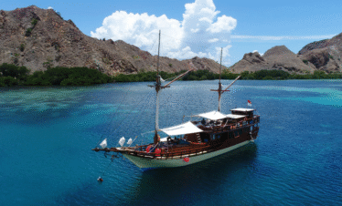 komodo boat tour